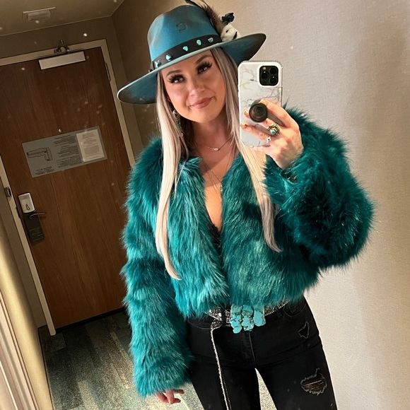 Meet your Posher, Amber - Picture 1 of 1